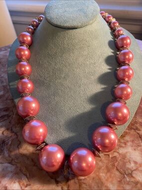 Vintage Pink Faux Pearl Graduated Beaded Necklace -  Floral Toggle Clasp
